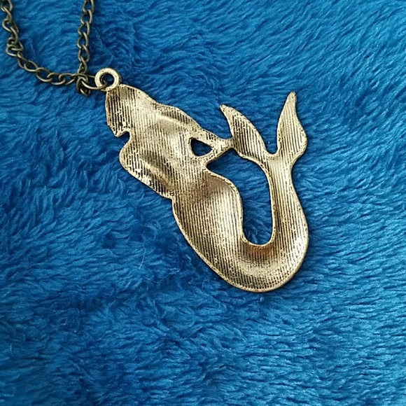 Mermaid Siren Pendant Necklace - Picture 4 of 4